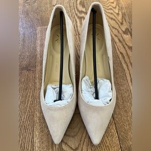 NWT Cream Nine West pumps size 7
